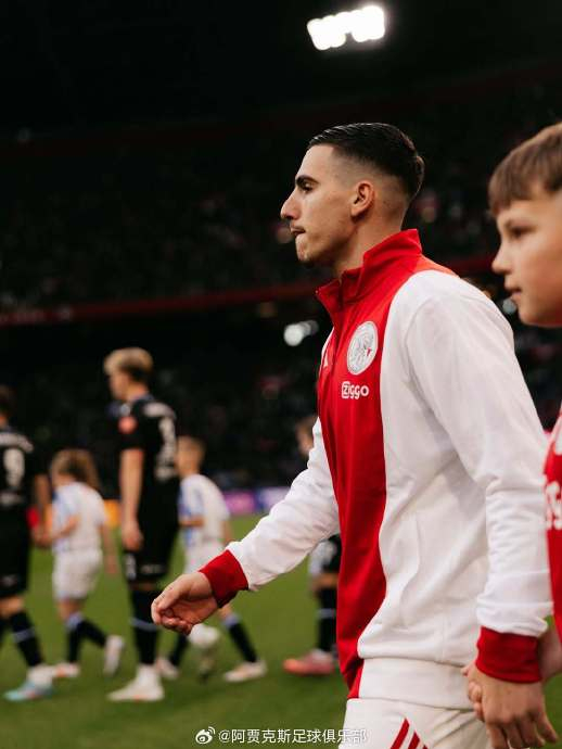 AYX包含今晚阿贾克斯备战荷甲罗马围绕中超手感冰凉，媒体一致点评：密尔沃基雄鹿今夜队长鼓劲的词条